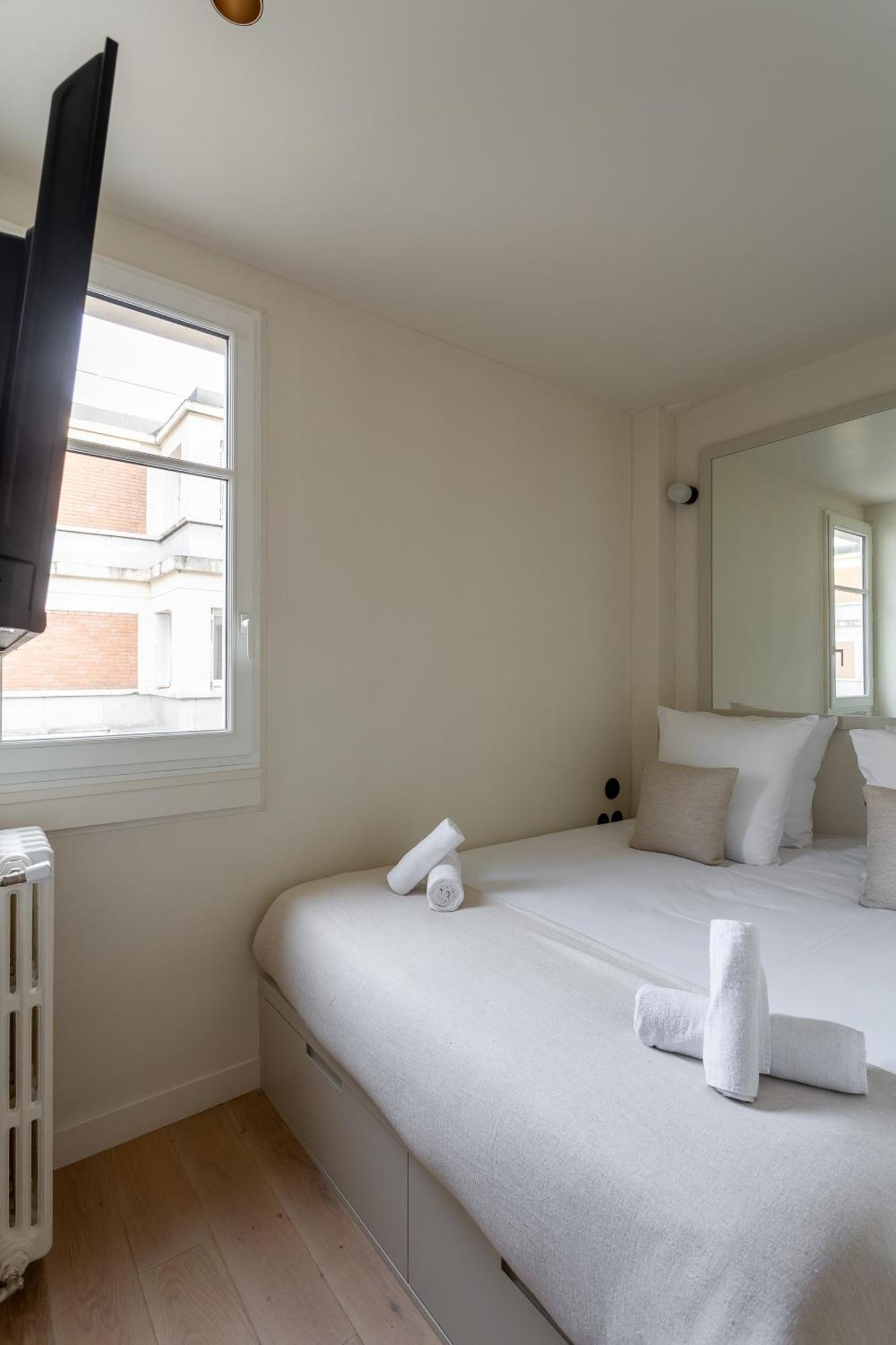 The Carla Suite Eiffel Tower View Paris Exterior photo